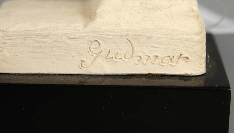 GUDMAR OLOVSON, ljus terrakotta, sign och numr 33/35.