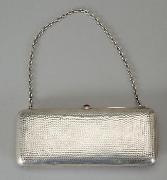 HANDVÄSKA, silver, C A Roine, Åbo, 1919. Totalvikt ca 300 g.