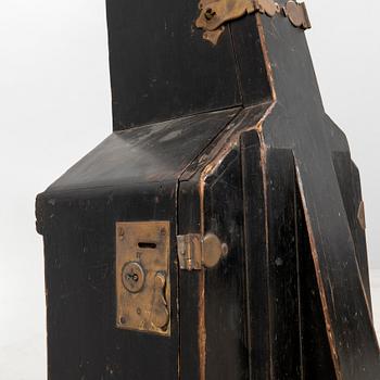 Cello case around 1900.