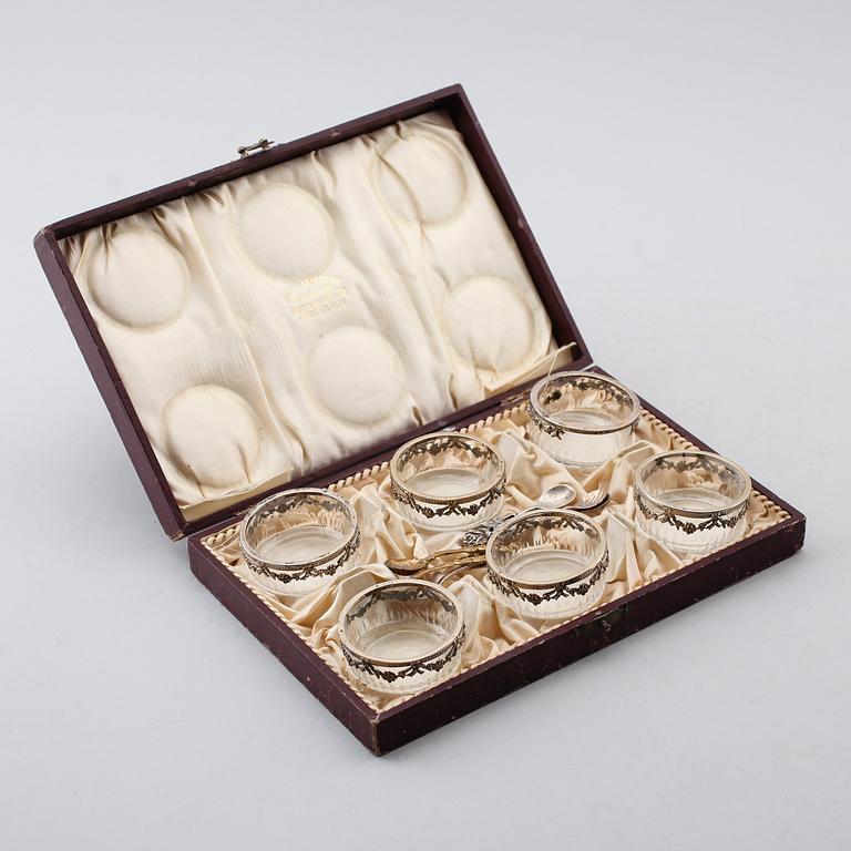 SALTKAR, 6 st, förgyllt silver och glas, 1900-talets första hälft.
