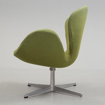 A Arne Jacobsen "Svanen" armchair and stool, second half of the 20th century.