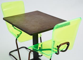 VESA HONKONEN, stolar 1 par samt bord, "Kiasma" för Källemo AB, 2008.