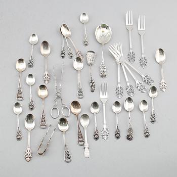 BESTICK, silver, 32 delar, olika modeller, 1900-tal. Vikt ca 390 gram.