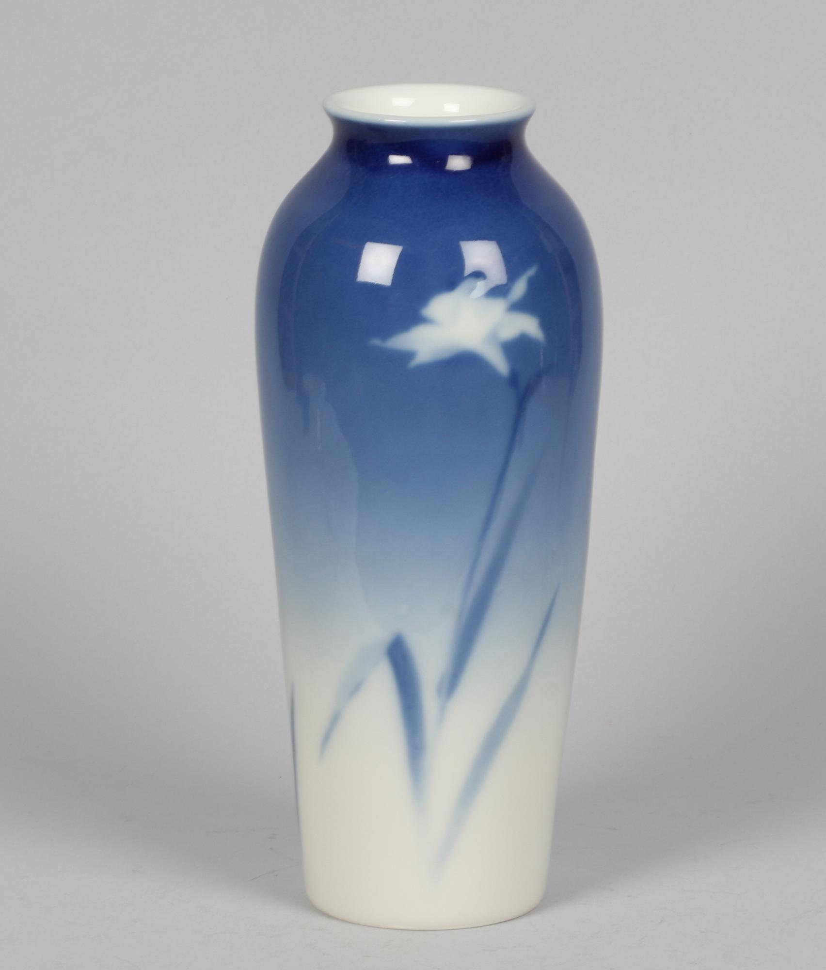 VAS, porslin, jugend. Rörstrand. Tidigt 1900-tal.