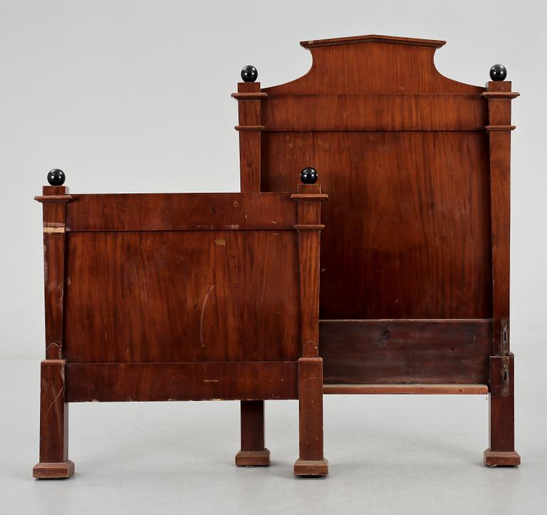 SÄNG, empirestil, 1800/1900-tal.