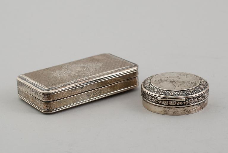 DOSOR, 2 st, silver, 1800-/1900-tal. Vikt ca 86 gram.