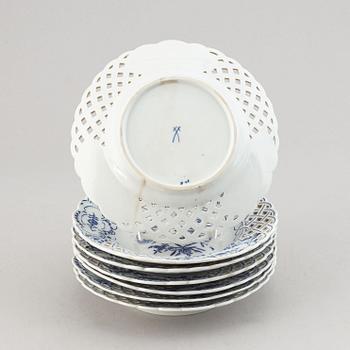 Servisdelar, 15 st, porslin. "Lökmönstret", Meissen, Tyskland.