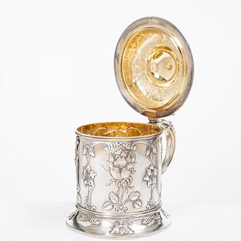 C.G. Hallberg, Dryckeskanna, silver, Stockholm 1903.