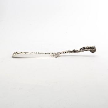 A Danish 20th century silver crumb scoop mark of A Hallberstadt Denmark 1908, weight 198 grams.