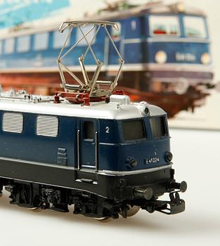 ELLOK samt RÄLSBUSS med VAGN, Märklin, 3034 samt DB800, H0.