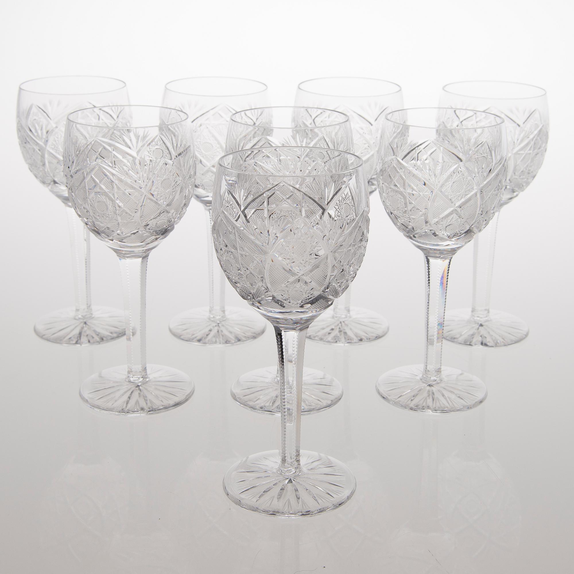 A set of 16 mid 20th century drinking glasses.