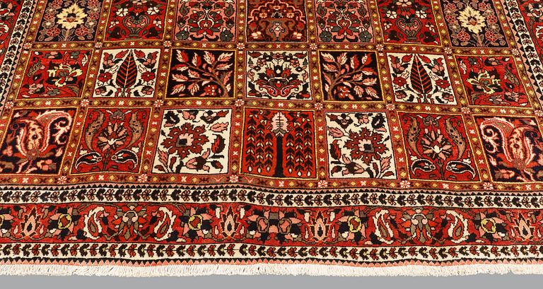 A carpet, Baktiari, ca 315 x 217 cm.