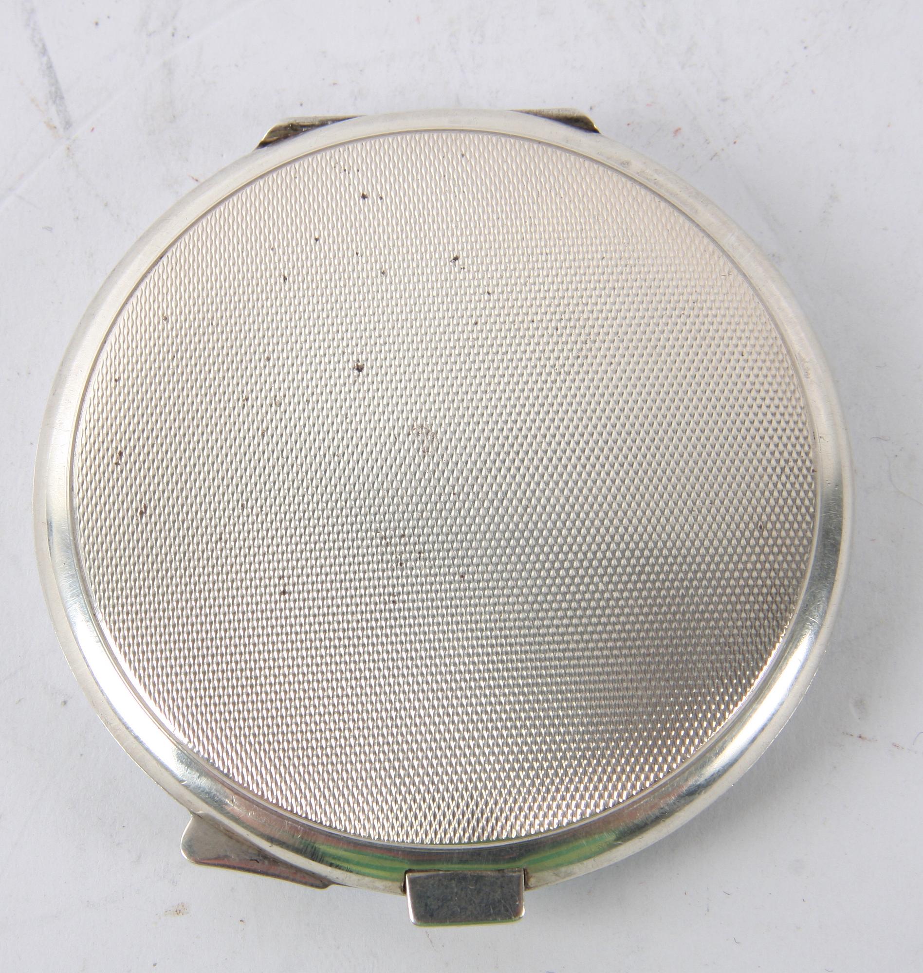 PUDERDOSA, silver och emalj, England, cirka 1920.