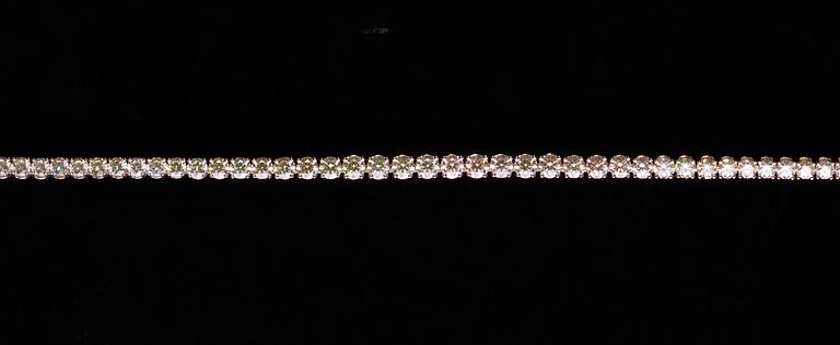 COLLIER, 108 briljantslipade diamanter, tot. 23.52 ct doserade diamanter.