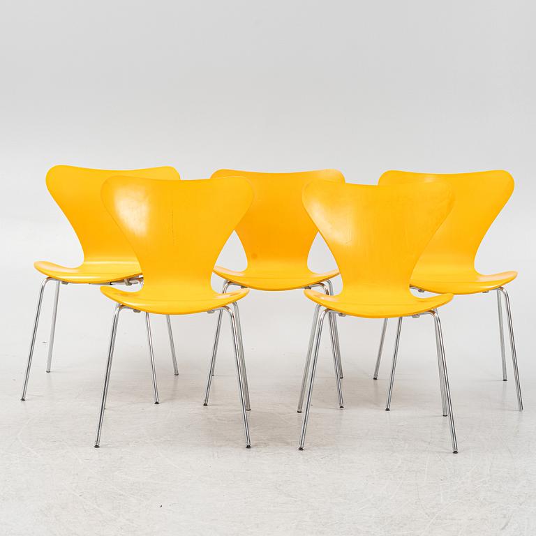 Arne Jacobsen, stolar, 5 st, "Sjuan", Fritz Hansen, Danmark, daterade 1976.