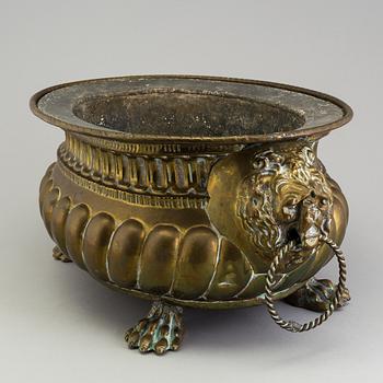 AN 18TH CENTURY BRASS JARDINIERE.