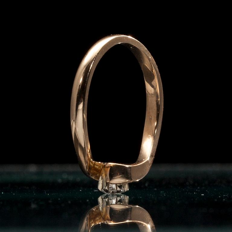 RING, 14K guld, briljantslipad diamant, ca 0,10 ct. Finska kontrollstämplar 1988. Vikt 2,3 g.