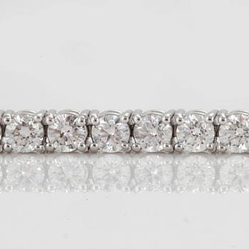 ARMBAND med 44 briljantslipade diamanter totalt ca 7.73 ct. Kvalitet ca G-H/VS-SI.