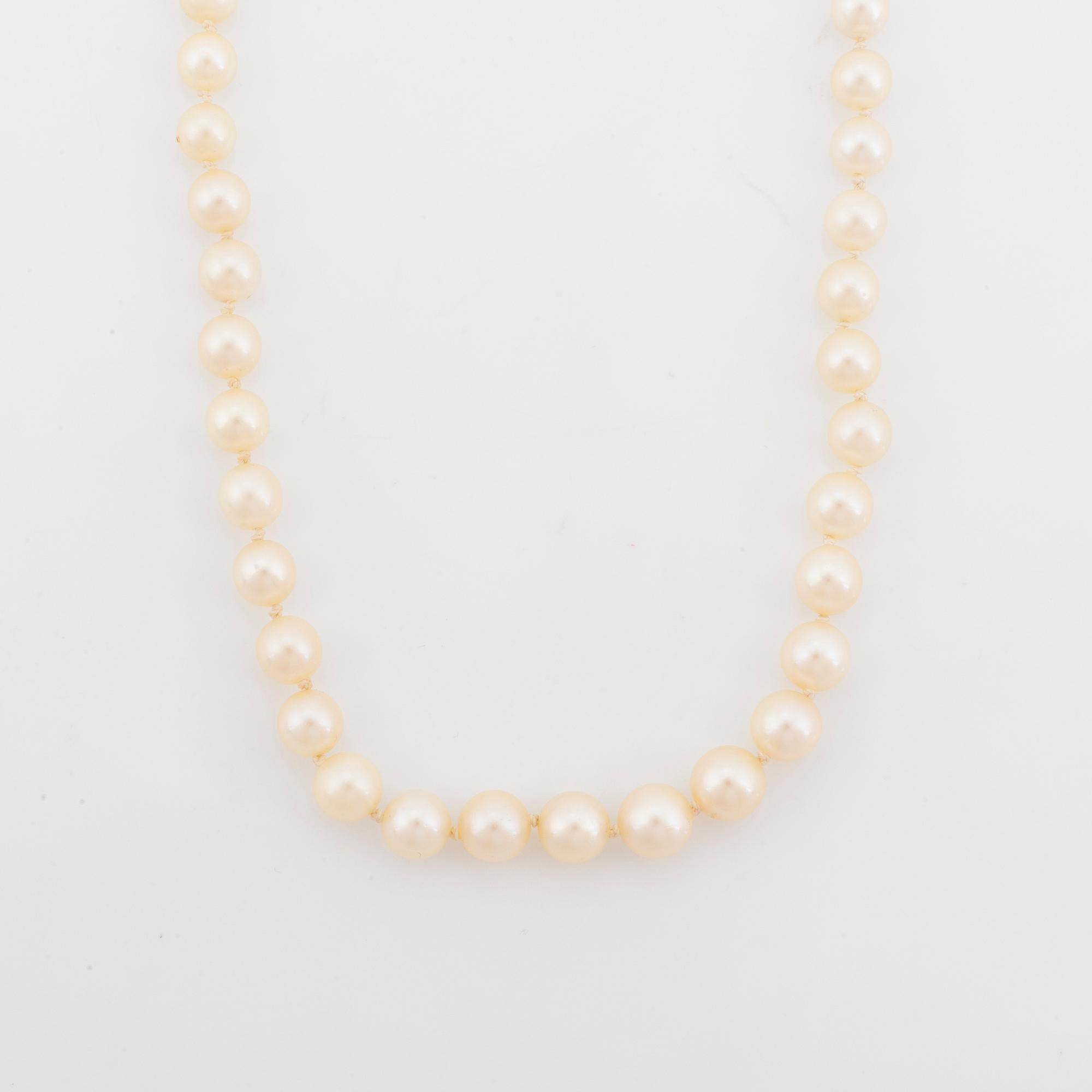 Pärlcollier med odlade pärlor.