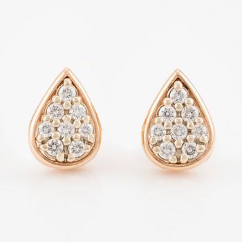 Drop-shaped earrings with brilliant-cut diamonds.