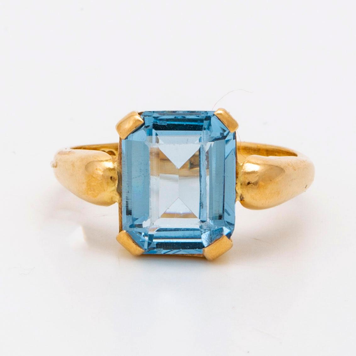 Bangle (opens with a hinge) and ring, 18K gold and spinels (most probably synthetic), total weight 20,5 g.