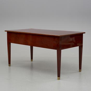 SKRIVBORD, sengustaviansk stil, 1900-talets andra hälft.