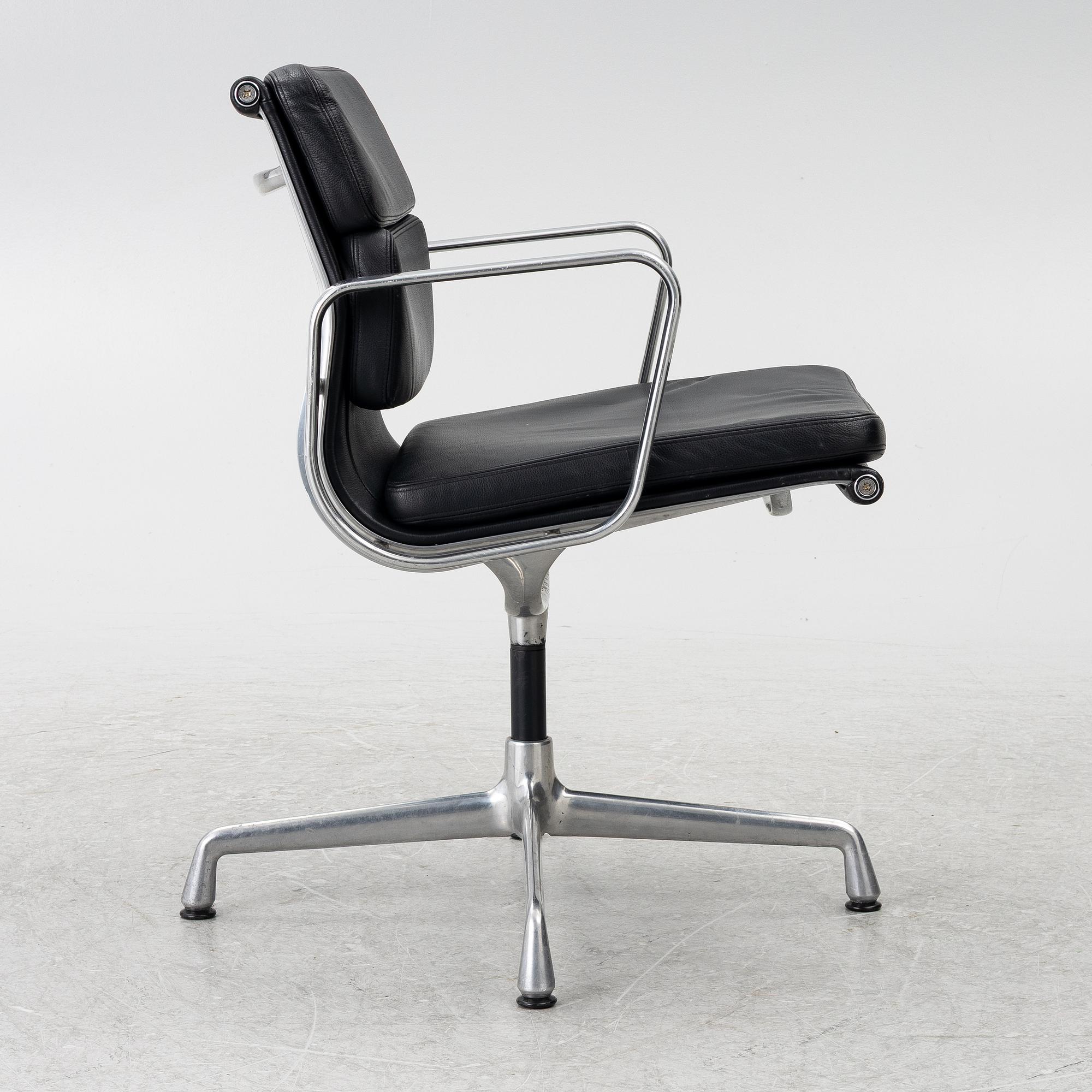 Charles & Ray Eames, Office chair, “EA208 Soft Pad Chair”, Vitra.