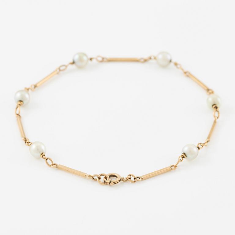 Armband, 18K guld med pärlor.