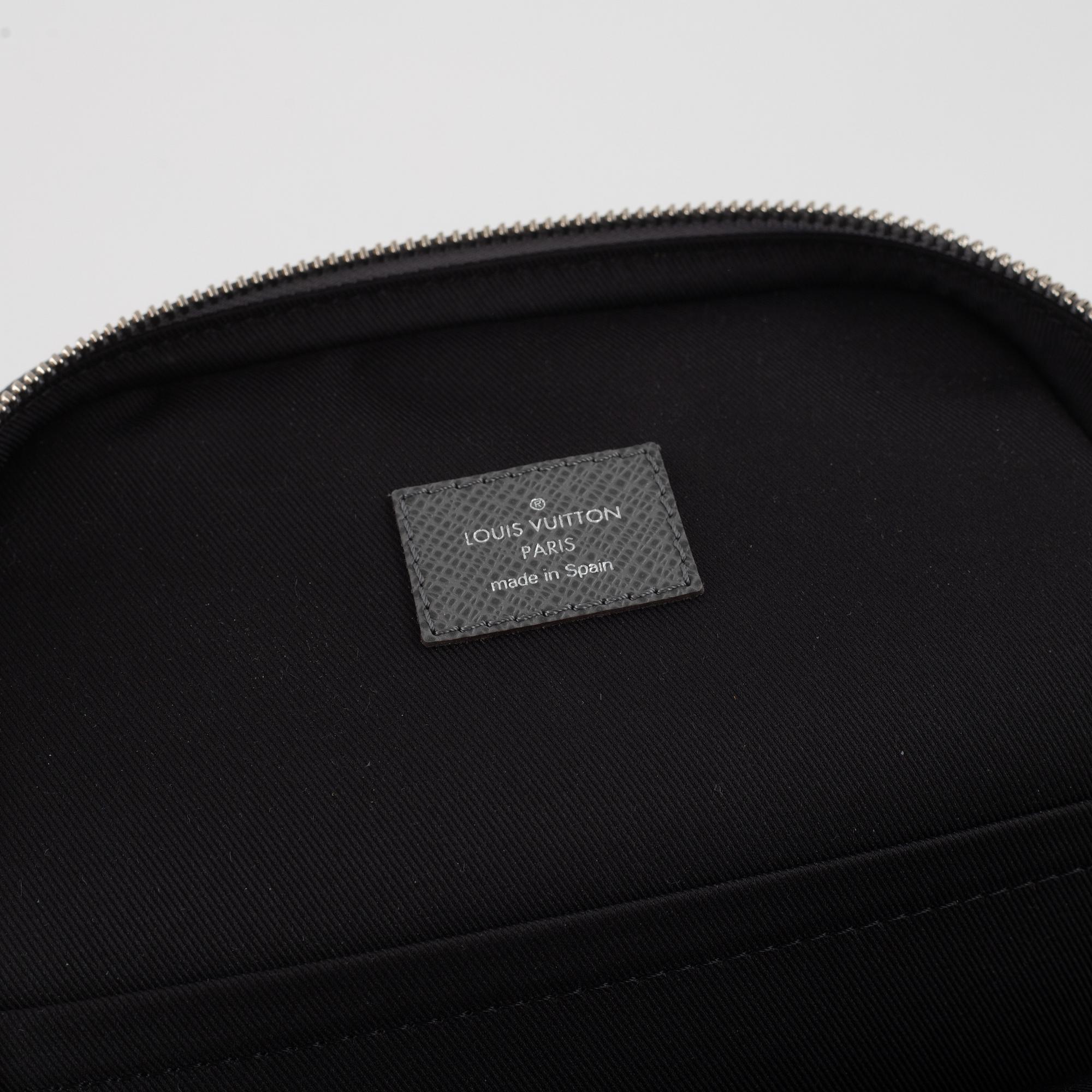 Louis Vuitton, a grey taiga 'Avenue' sling bag, 2022.