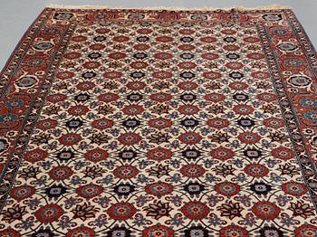 A carpet, semi-antique Veramin, ca 317-323 x 196-200 cm.