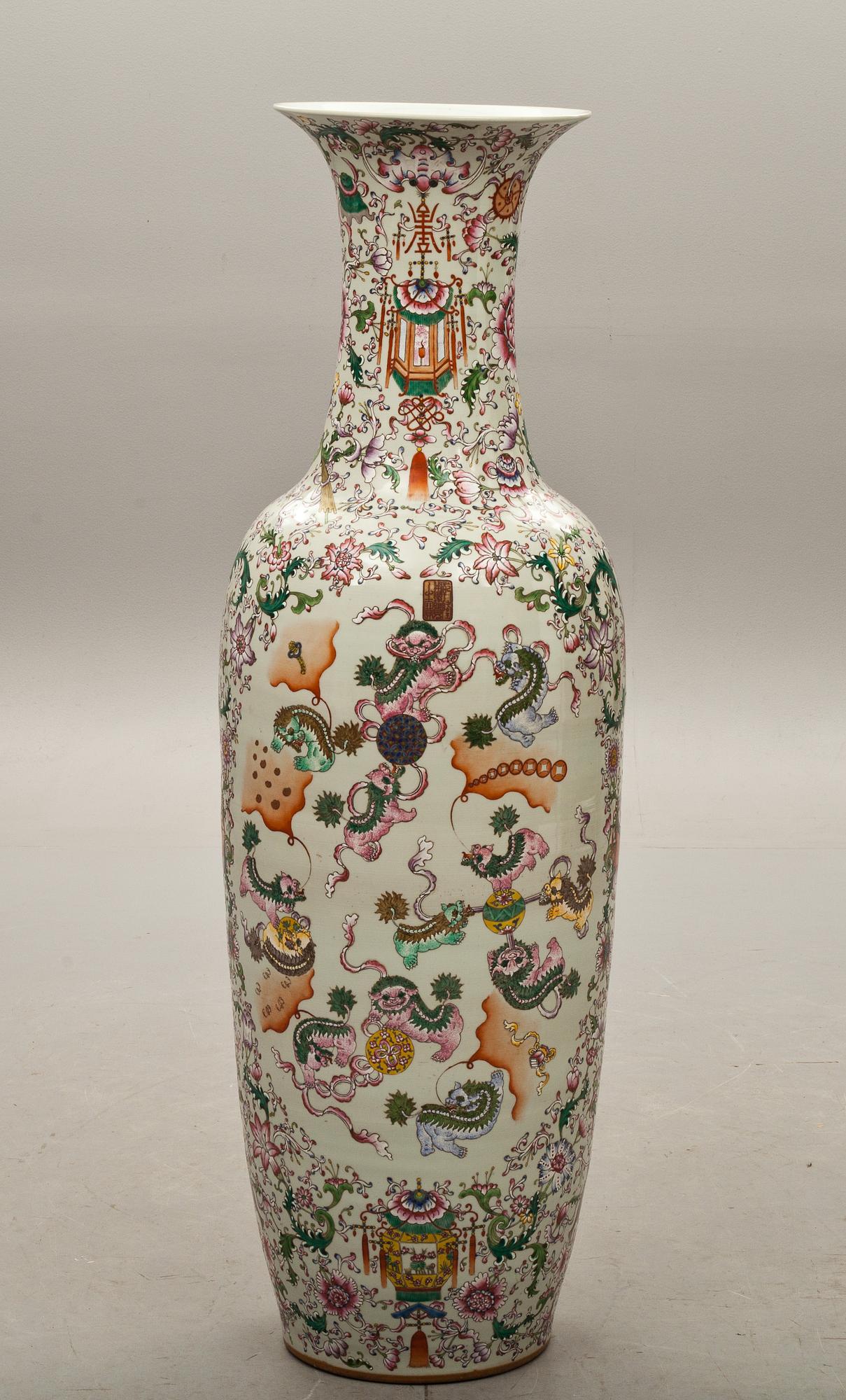 GOLVURNA, porslin, Kina, 1900-tal.