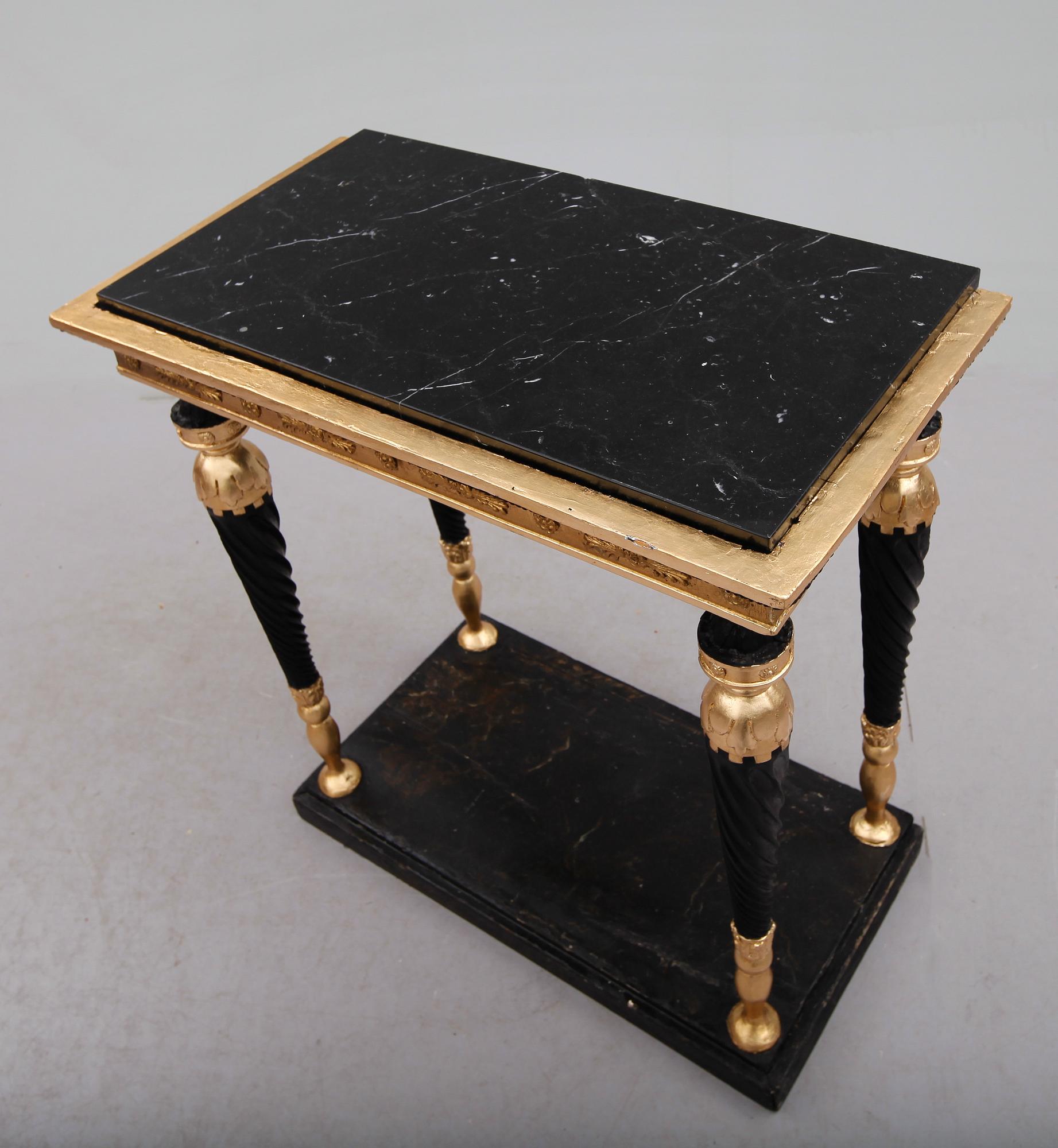 KONSOLBORD, sengustavianskt, omkring år 1800.