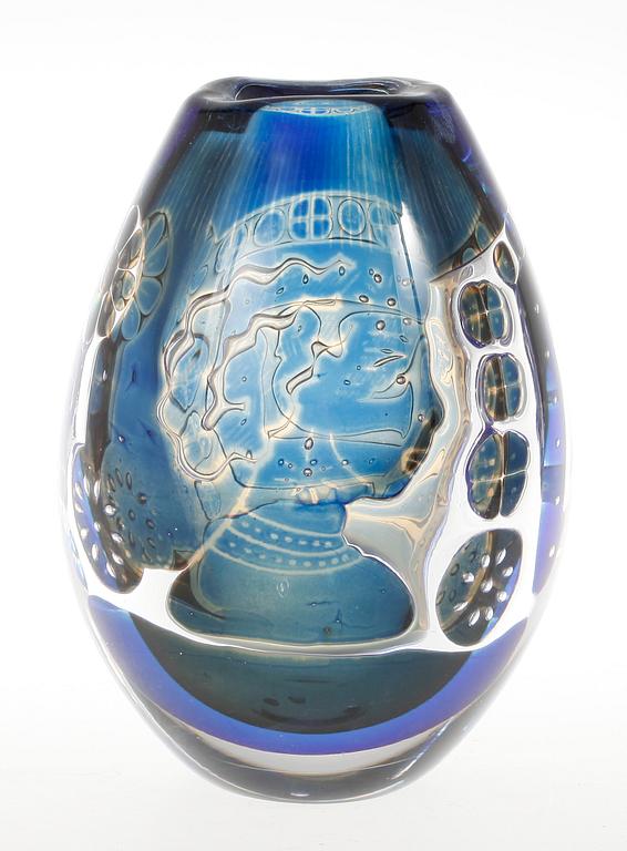 VAS, glas ariel, "Flickan och duvan" Edvin Öhrström, Orrefors 1965.