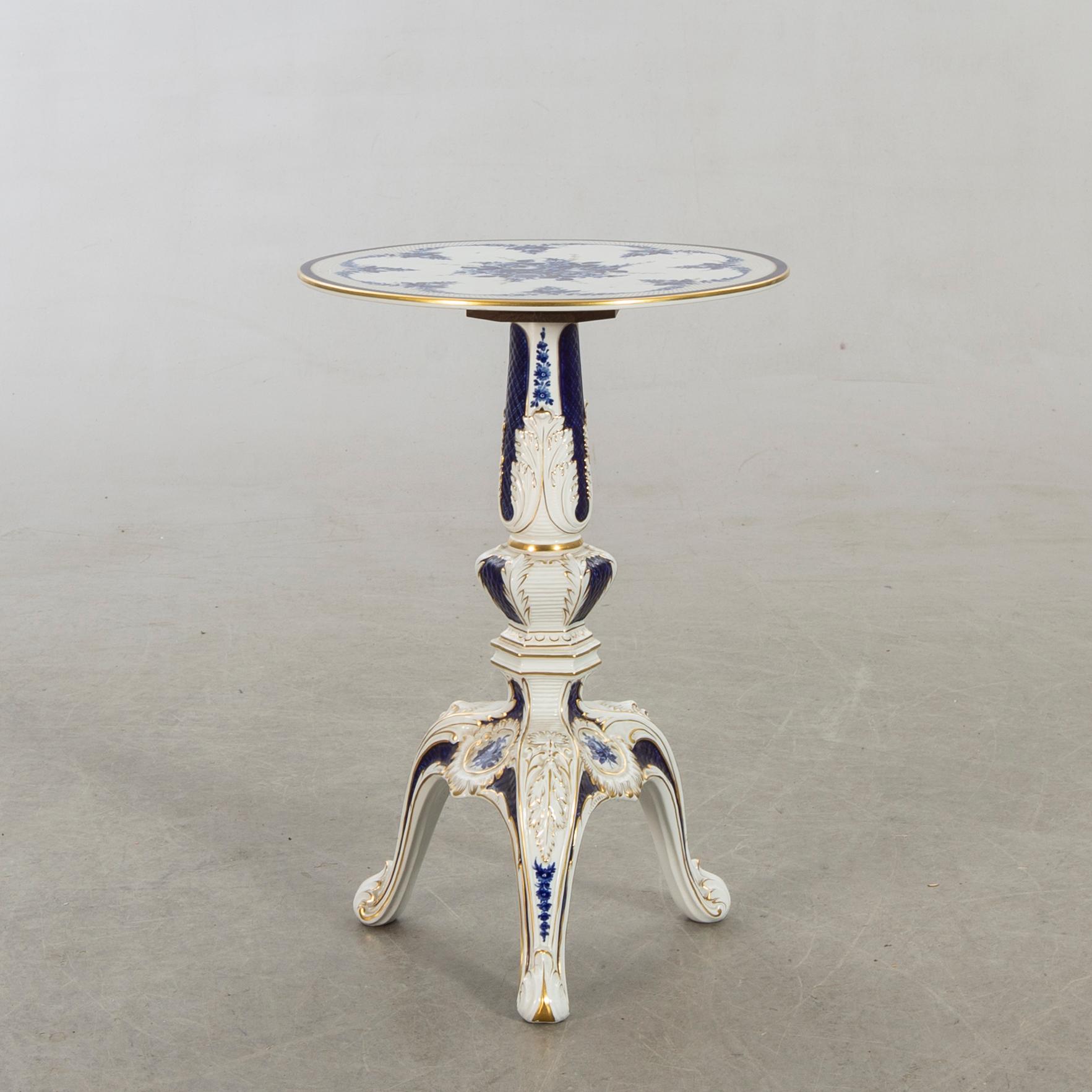 Bord, Louis XV-stil, Plaue von Schierholz, Tyskland, 1900-talets mitt porslin.