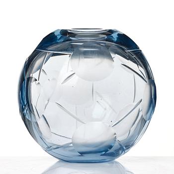 Vicke Lindstrand, a cut glass vase, Orrefors 1931.