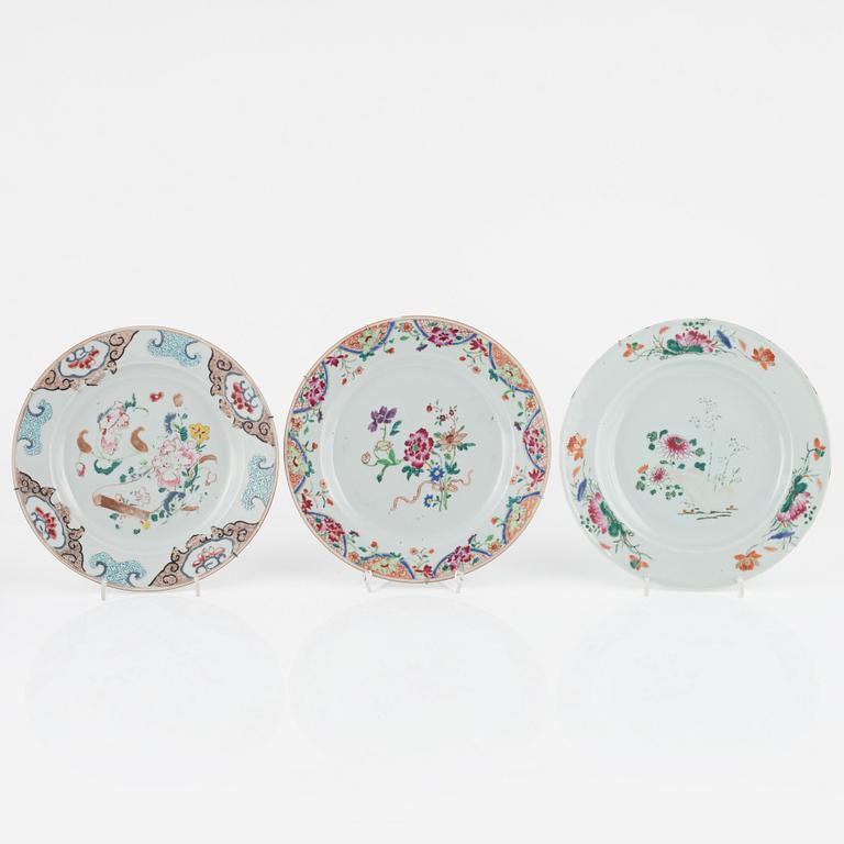 A set of 15 famille rose dinner plates, Qing dynasty, Qianlong and one Canton 19th Century.