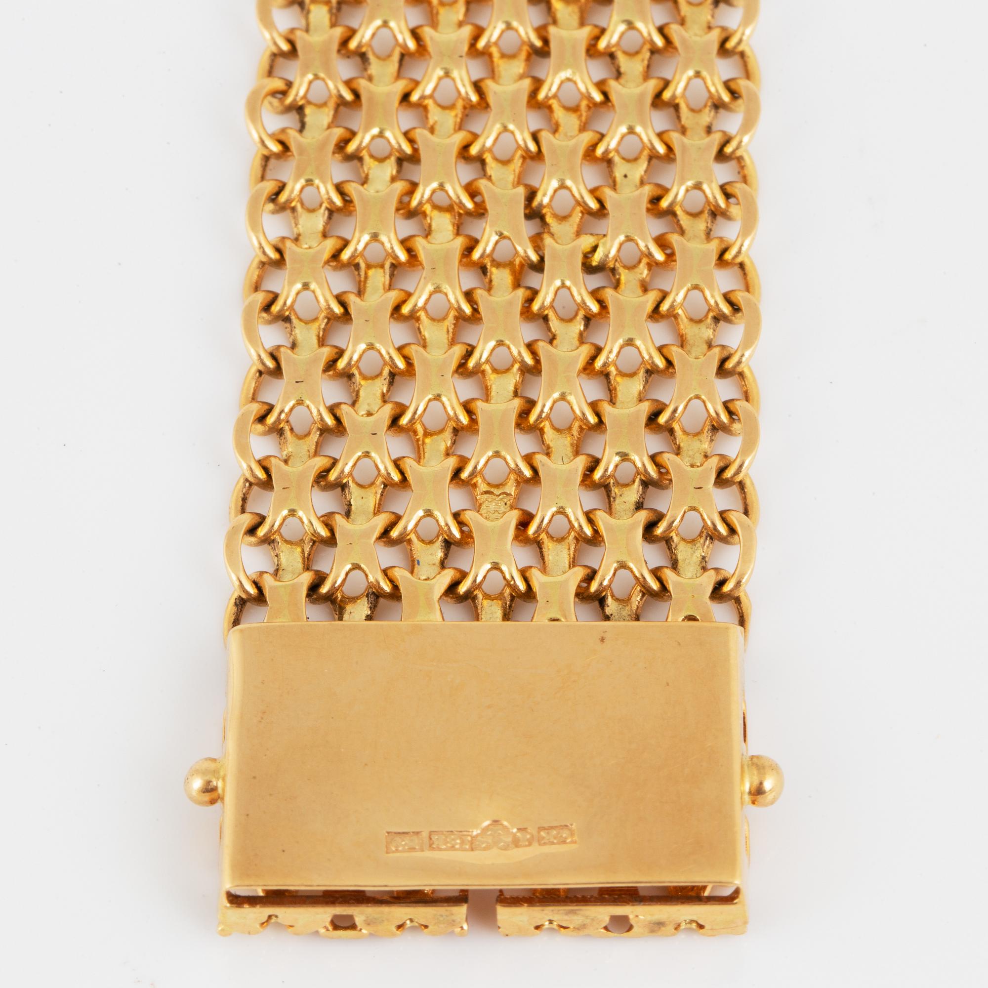 18K gold bracelet.