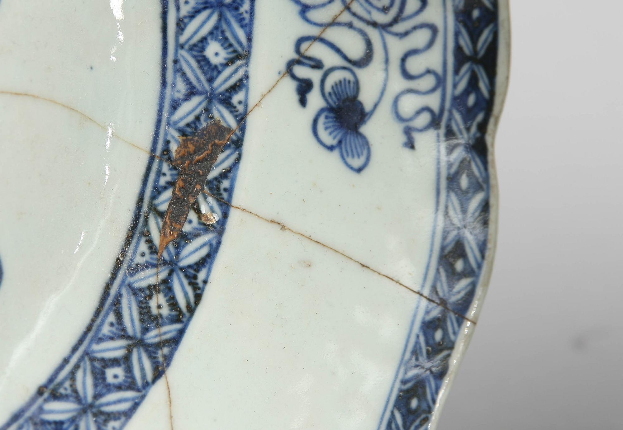 STEKFAT, 2 st, porslin. Kina, Qianlong 1700-tal.