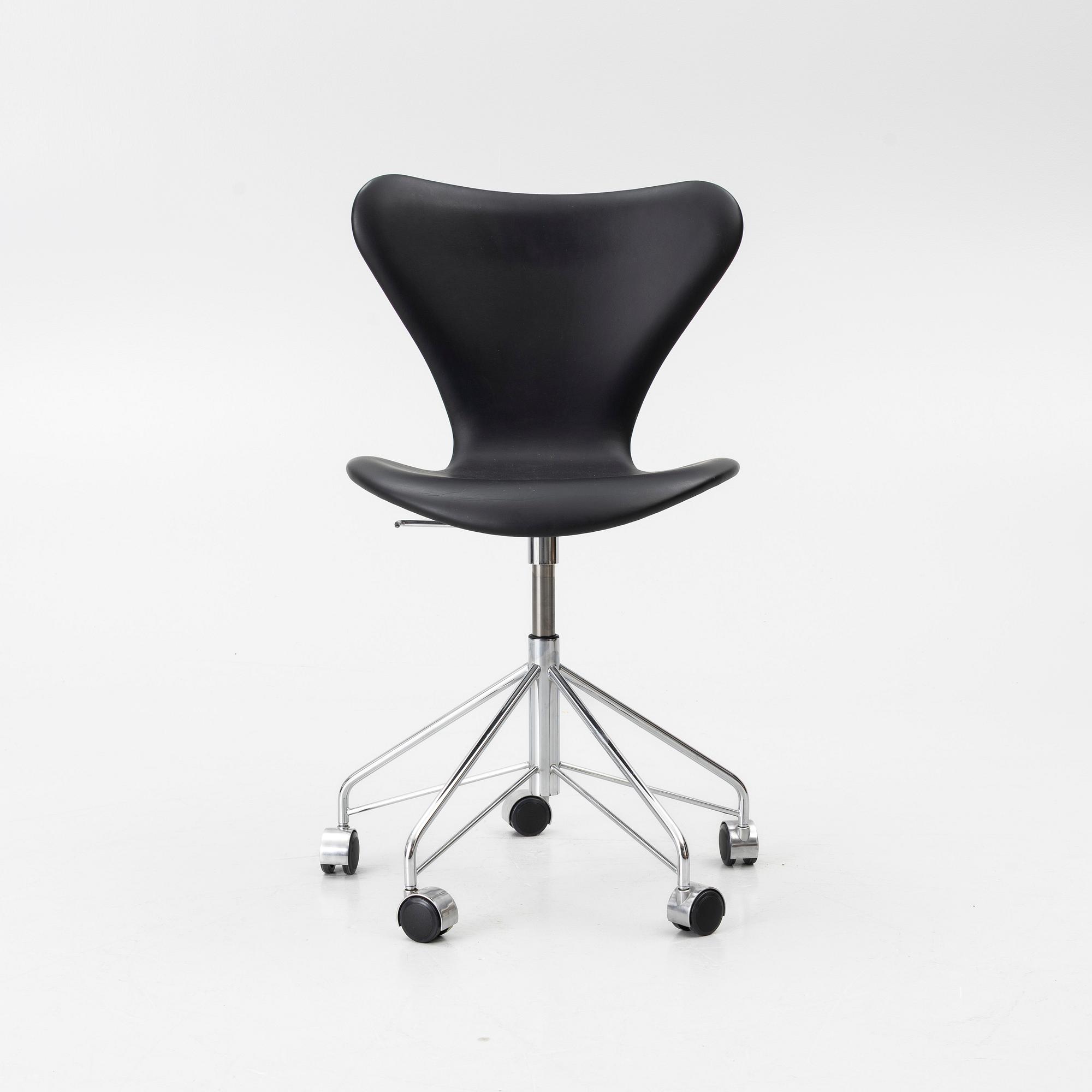 Arne Jacobsen, Office chair, model 3117, 'Serie Seven' Fritz Hansen, 2017.