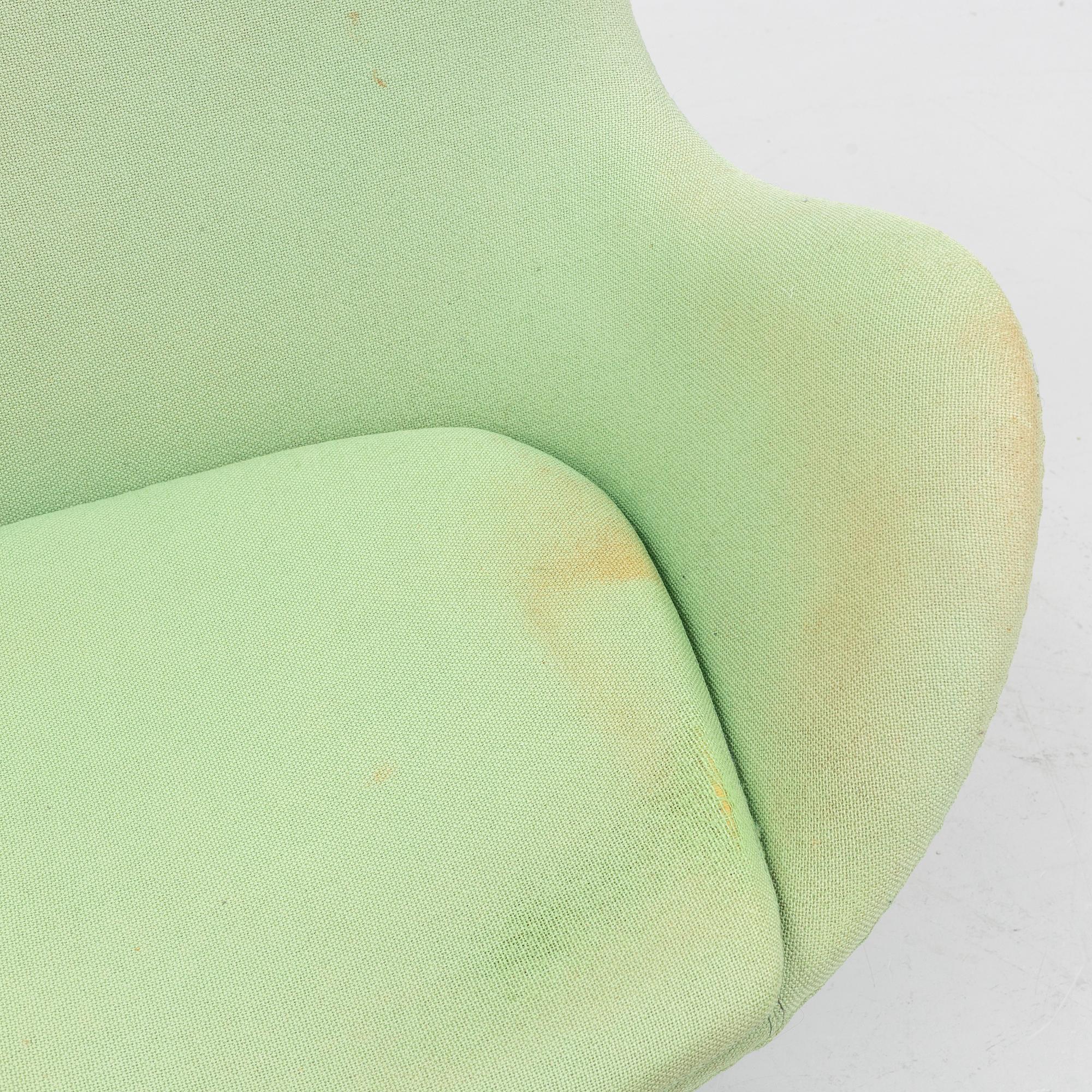 Arne Jacobsen, a swivel easy chair, 'The Egg', Fritz Hansen 1992.