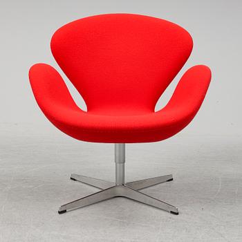 ARNE JACOBSEN, a 'Swan' lounge chair from Fritz Hansen.