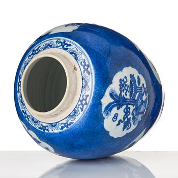 A blue and white jar, Qing dynasty, Kangxi (1662-1722).