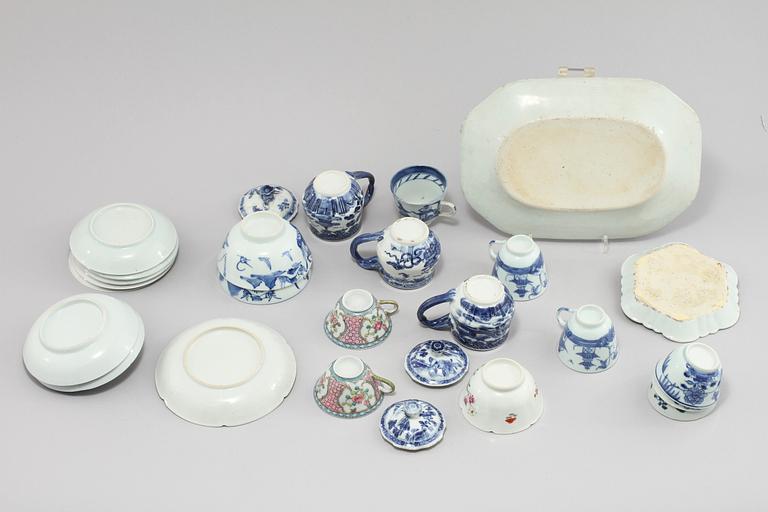 PARTI PORSLIN, 16 delar, Kina, 1700-tal, 1800-tal samt 1900-tal.