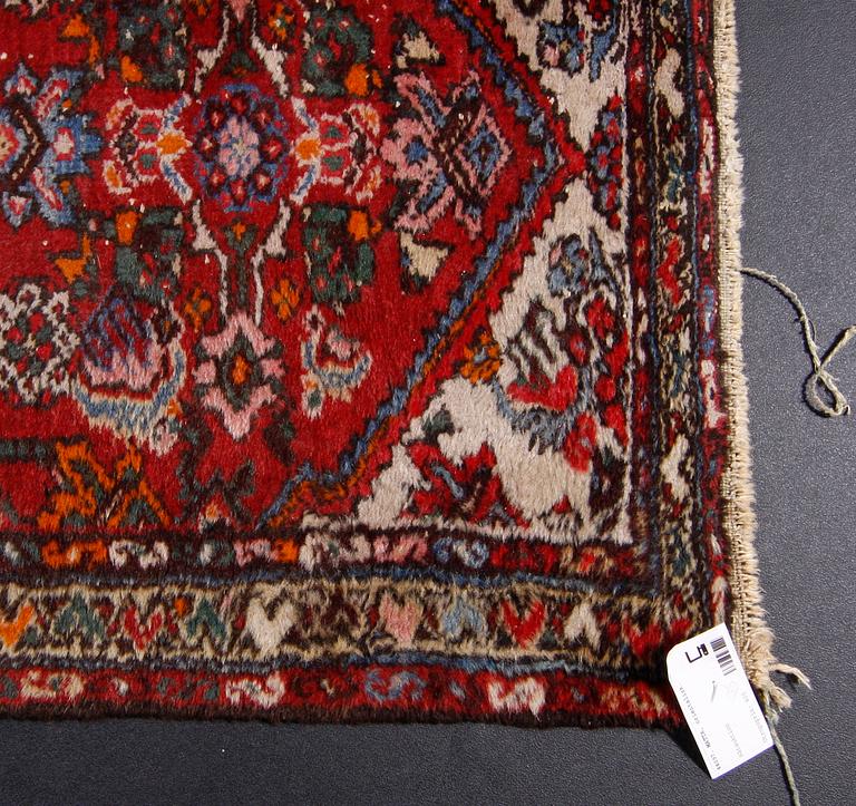 MATTA, orientalisk. Ca 125 x 76.