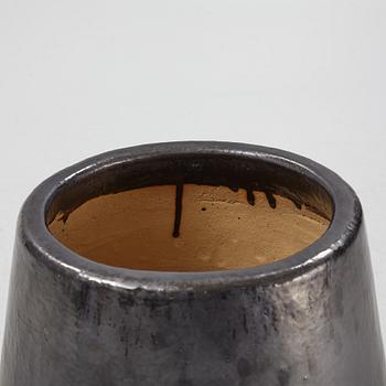 A ceramic plant pot, Slettvoll, Norway.