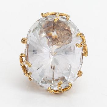 Ring, 18K guld, topas och diamanter totalt ca 1.60ct, Sasha Ratiu Jewellery, London.