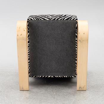 Alvar Aalto, fåtölj, modell 34 Tank, Artek, Finland, 2000-tal.