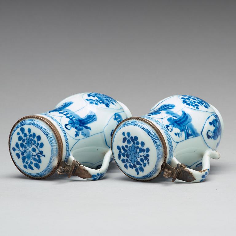 A pair of blue and white tankards, Qing dynasty, Kangxi (1662-1722).