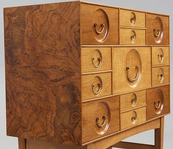 JOSEF FRANK, skåp, Firma Svenskt Tenn, 1965, modell 2237.