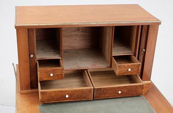 SKRIVBORD, sengustaviansk stil, tidigt 1900-tal.